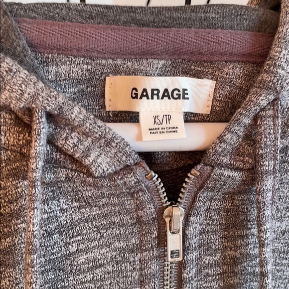 NWT GARAGE 2 TONE LIGHTWEIGHT CROP WITH HOOD - Picture 3 of 5